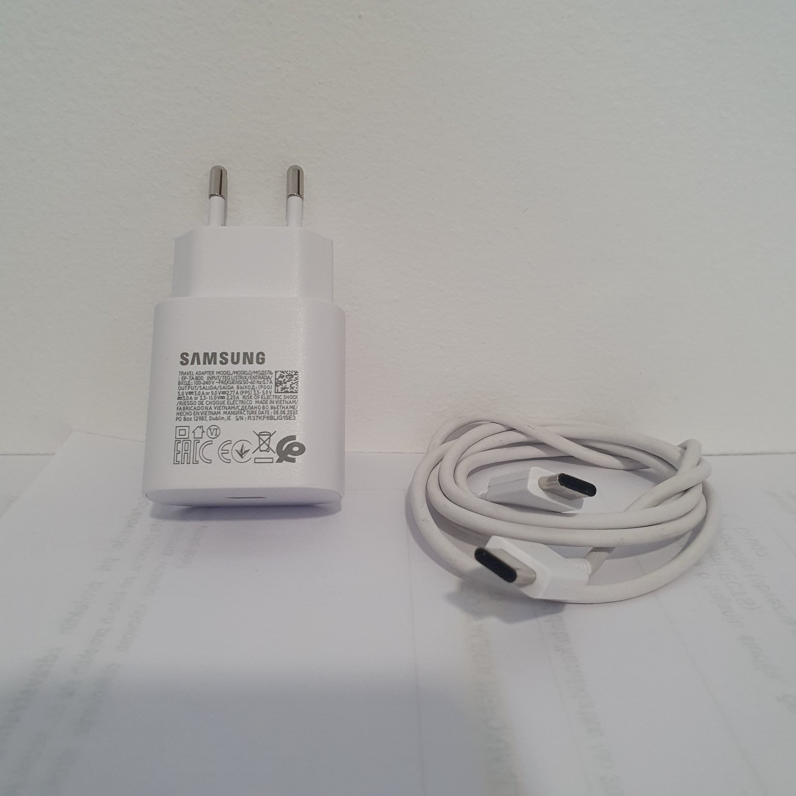 SAMSUNG polnilec 25W FAST CHARGER 